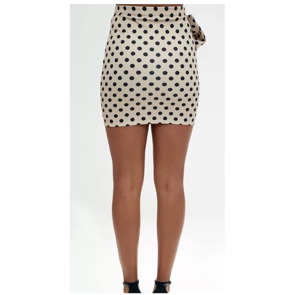 Pretty little thing polka dot bow mini skirt - Picture 3 of 3
